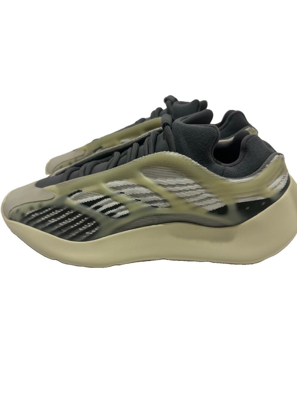 adidas Yeezy 700 V3 Fade Salt Glow Men’s 9.5 Primeknit Sneakers w/ Box